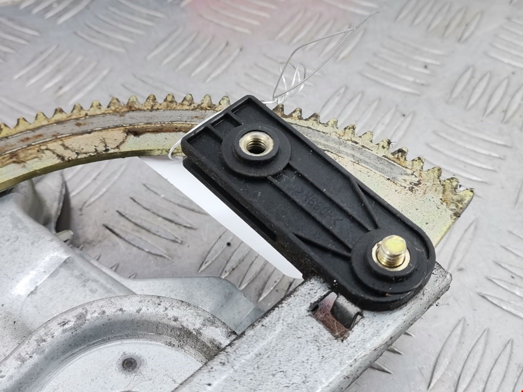 Стеклоподъемник задний правый KIA Sorento 2002-2009