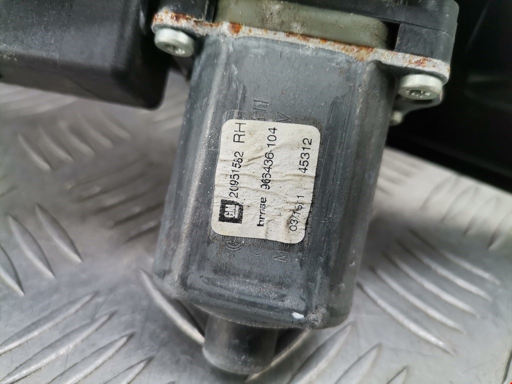 Стеклоподъемник передний правый OPEL Astra J 2009-2017