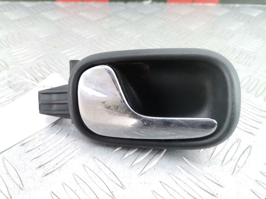 Ручка дверная задняя внутренняя левая AUDI A4 B5 1995-2001