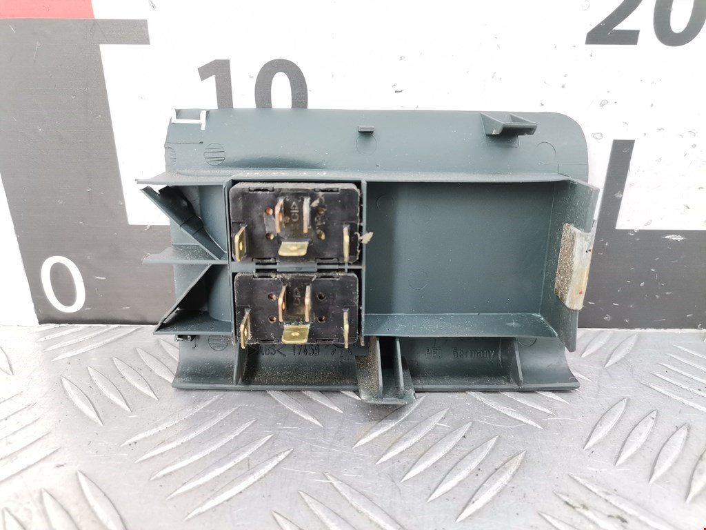 Блок управления стеклоподъемниками AUDI A4 B5 1995-2001