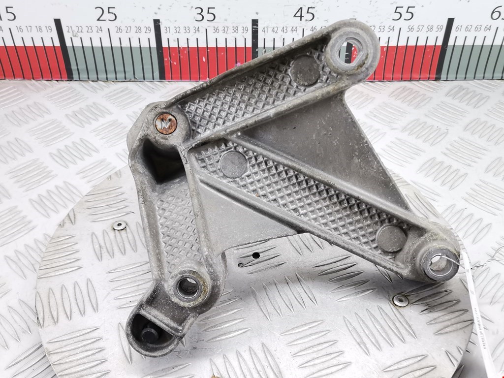 Кронштейн (крепление лапа траверса) кпп Renault Megane 2 (2002-2009)