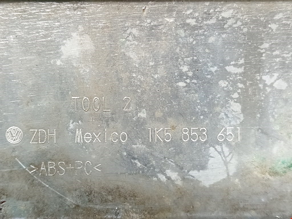 Решетка радиатора VOLKSWAGEN Golf V 2003-2009