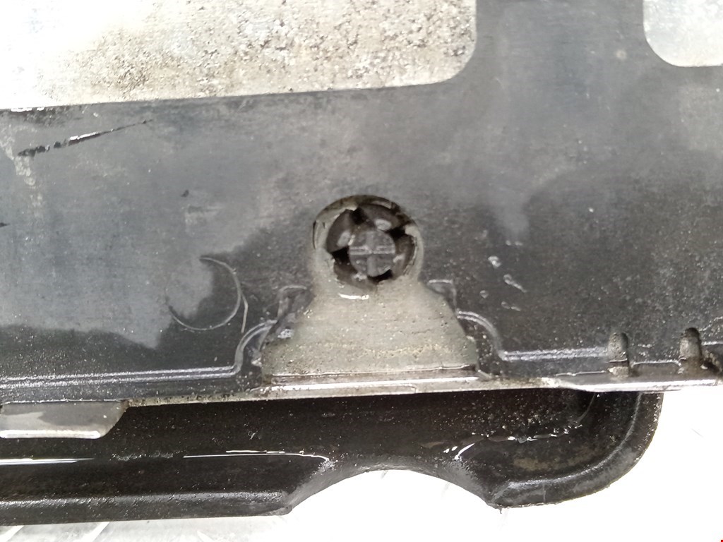 Решетка радиатора VOLKSWAGEN Golf V 2003-2009