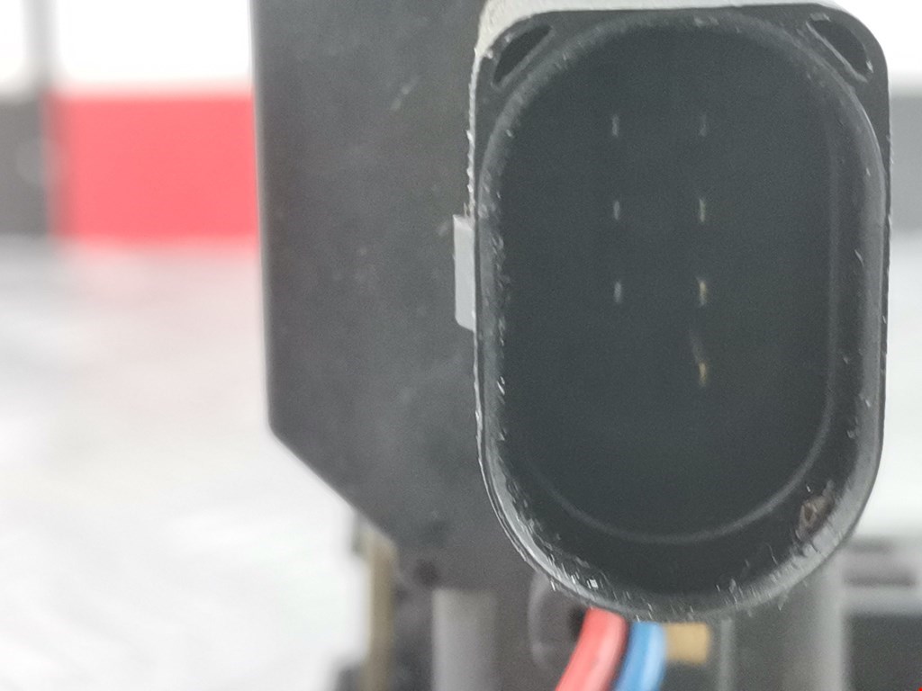 Замок двери задней левой AUDI A6 C5 1997-2004