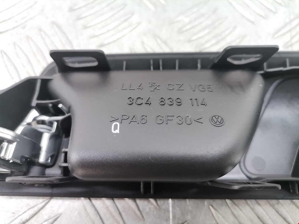 Ручка дверная задняя внутренняя правая VOLKSWAGEN Passat B6 2005-2011
