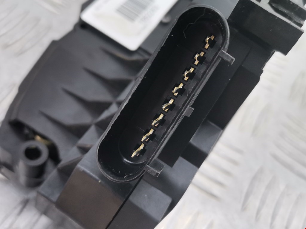 Замок двери передней правой FORD Fiesta 2008-2012