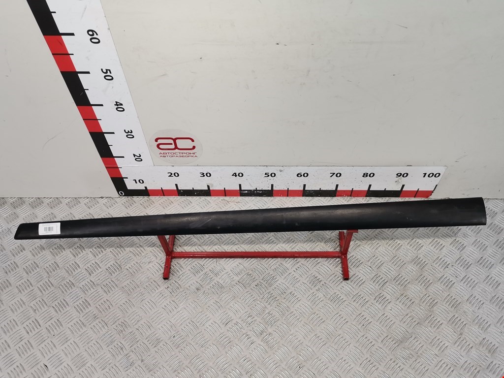 Накладка декоративная (молдинг) двери передней правой Ford Fiesta 5 (2002-2008)