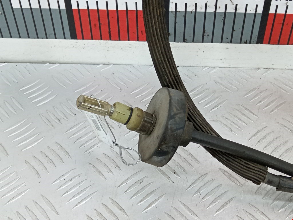 Трос стояночного тормоза левый/правый AUDI A4 B7 2004-2007