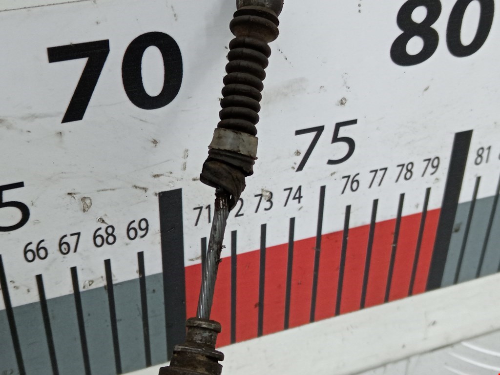 Трос стояночного тормоза левый/правый AUDI A4 B7 2004-2007