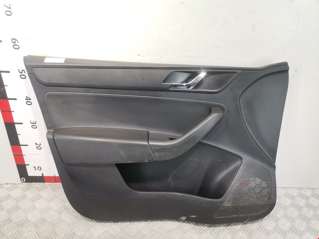 Обшивка двери передняя левая SKODA Rapid 2012-2020