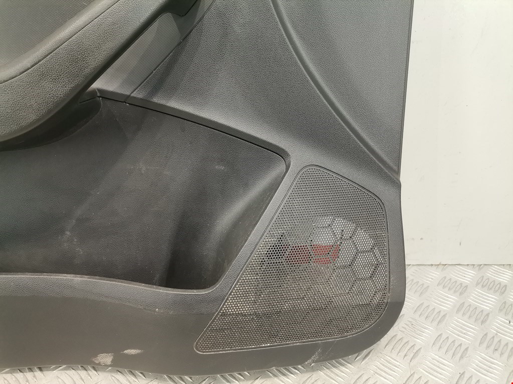 Обшивка двери передняя левая SKODA Rapid 2012-2020