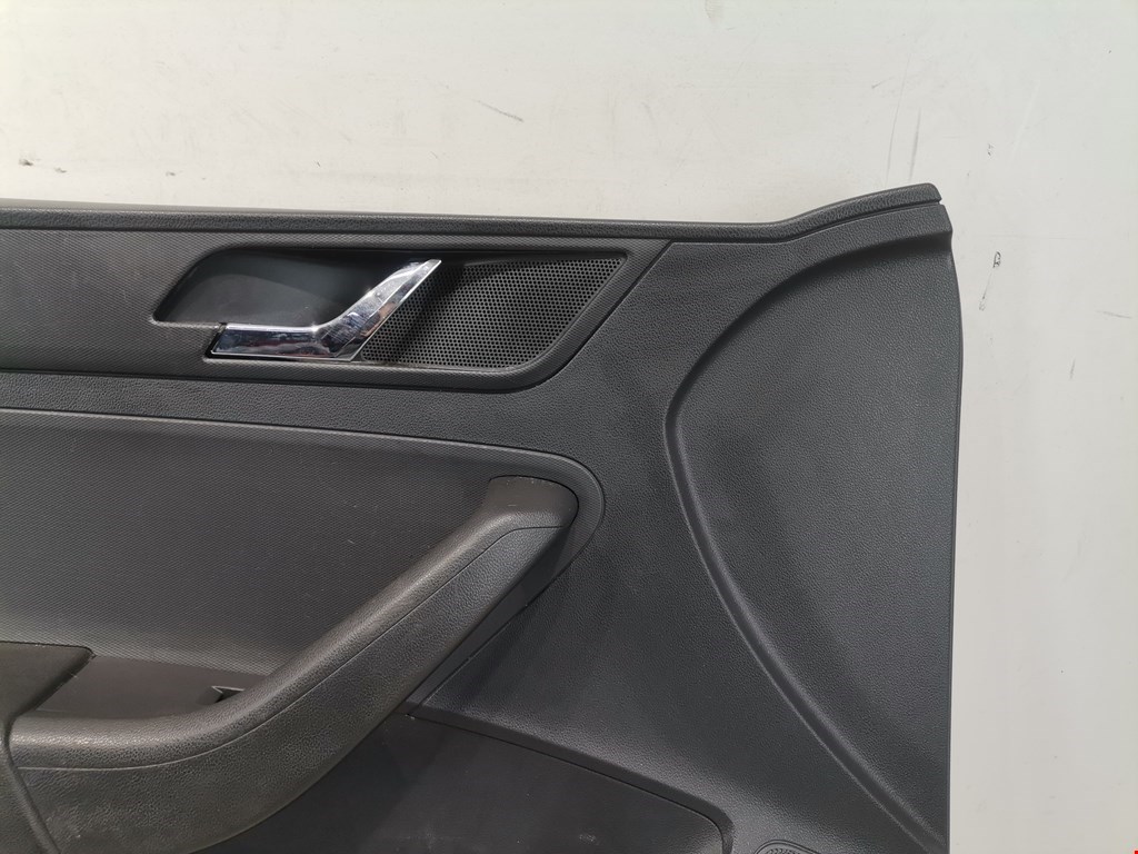 Обшивка двери передняя левая SKODA Rapid 2012-2020