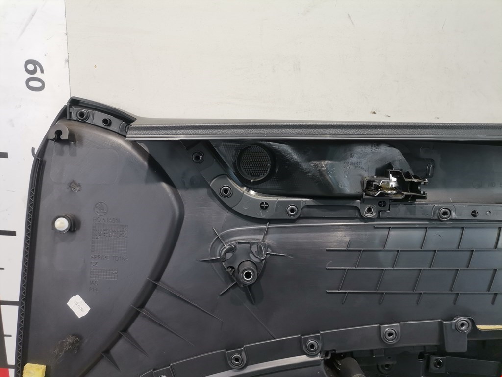 Обшивка двери передняя левая SKODA Rapid 2012-2020