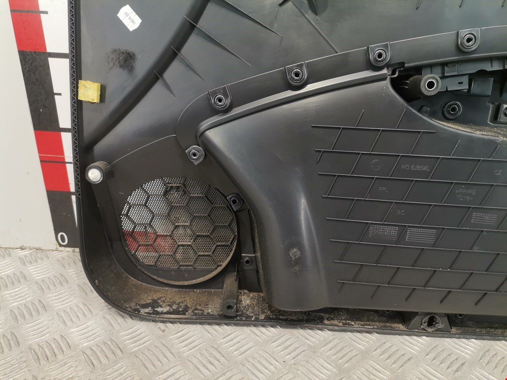 Обшивка двери передняя левая SKODA Rapid 2012-2020