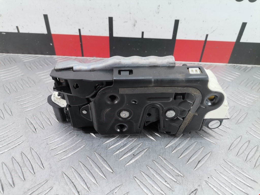 Замок двери передней левой SKODA Rapid 2012-2020