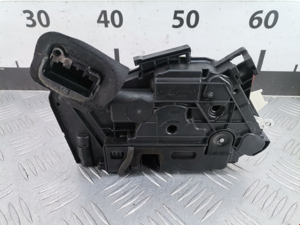 Замок двери передней левой SKODA Rapid 2012-2020