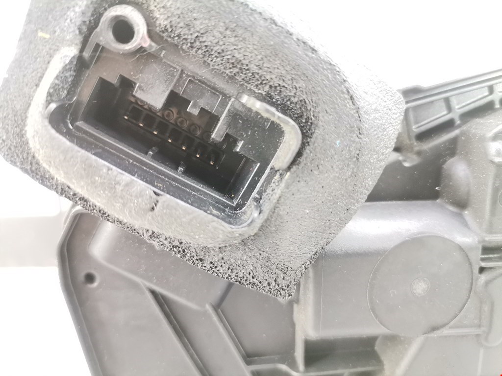 Замок двери передней левой SKODA Rapid 2012-2020