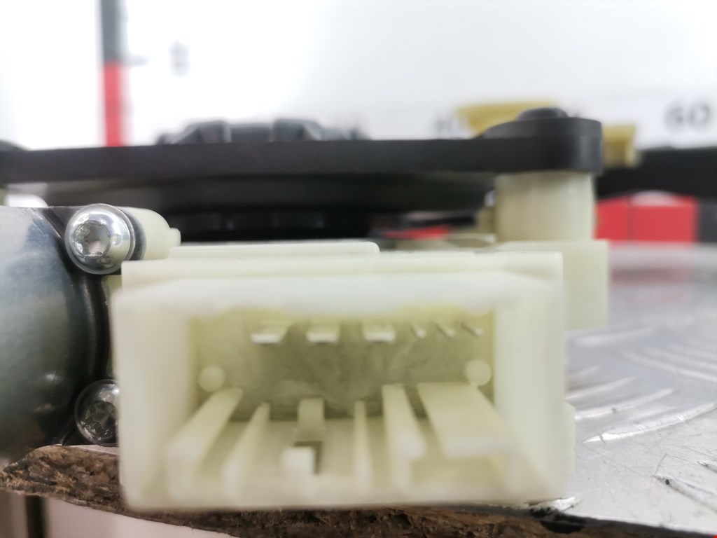 Стеклоподъемник передний левый SKODA Rapid 2012-2020