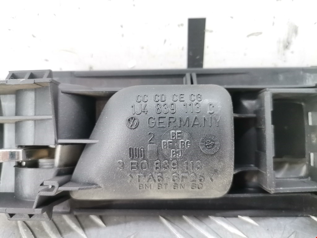 Ручка дверная задняя внутренняя левая VOLKSWAGEN Passat B5 1997-2005