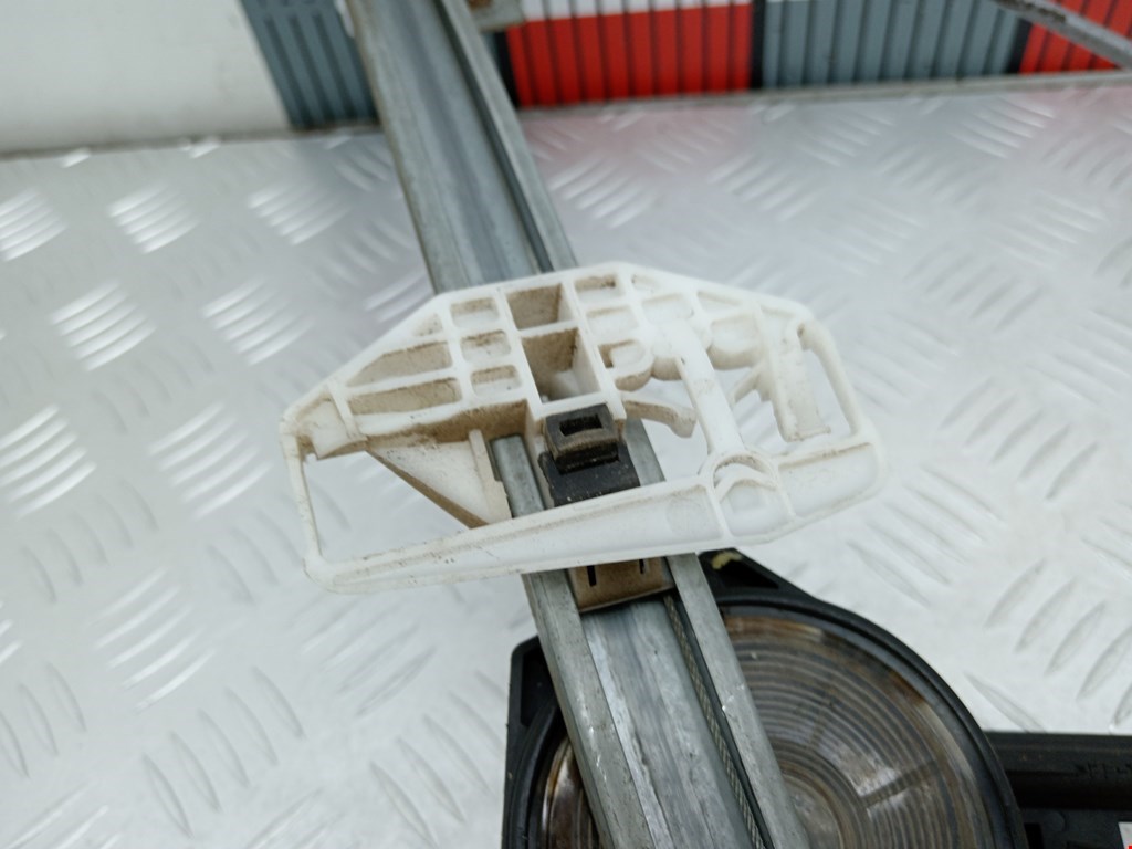 Стеклоподъемник передний правый PEUGEOT Partner 1996-2009