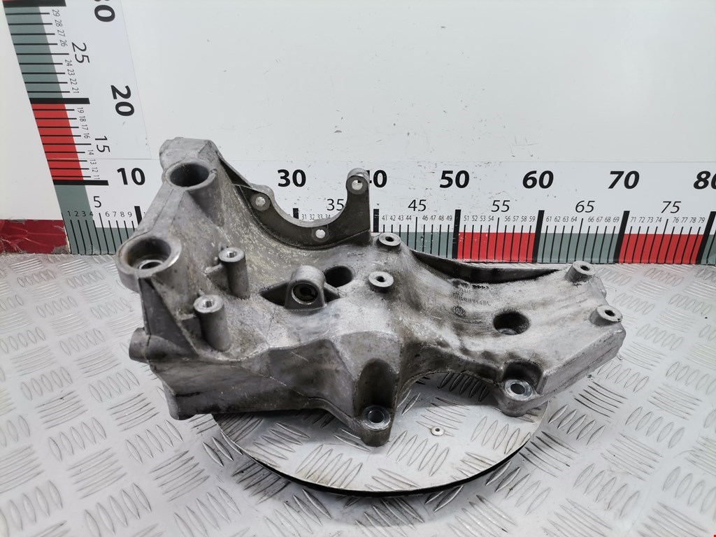 Кронштейн генератора AUDI A4 B6 2001-2005