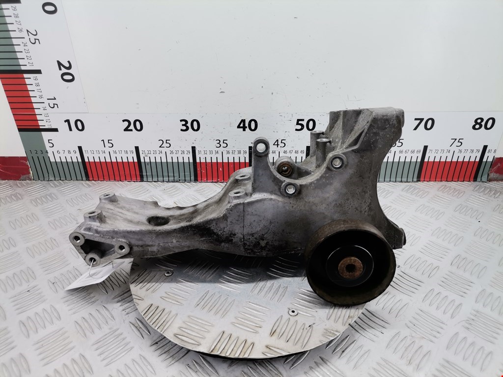 Кронштейн генератора AUDI A4 B6 2001-2005