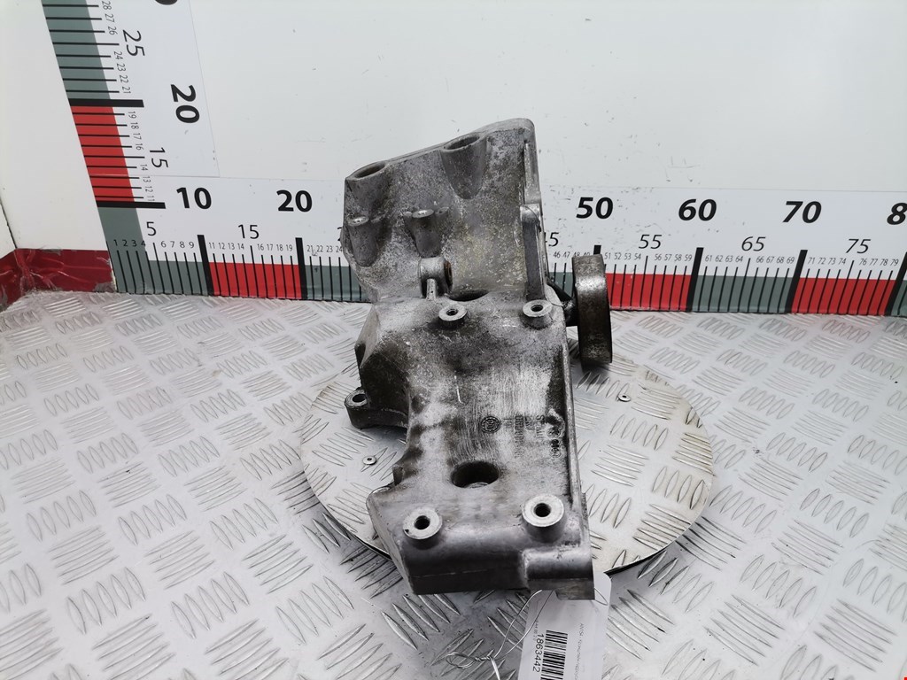 Кронштейн генератора AUDI A4 B6 2001-2005