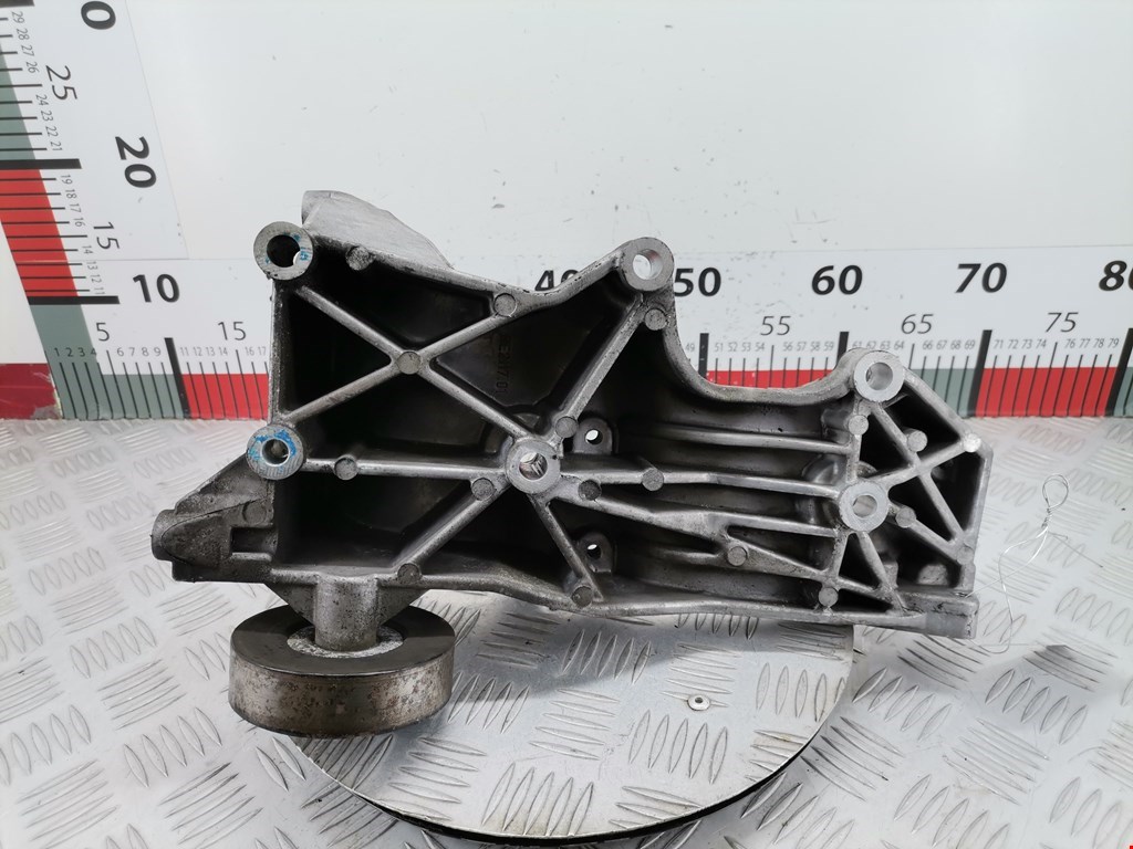 Кронштейн генератора AUDI A4 B6 2001-2005