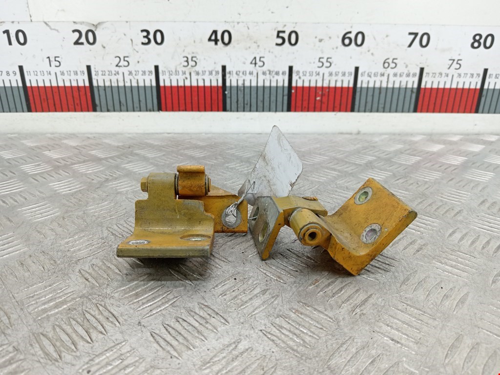Петля двери передней правой Peugeot Partner 1 (1996-2008)
