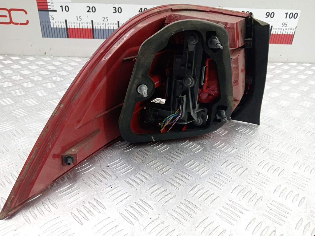 Фонарь задний правый VOLKSWAGEN Golf V 2003-2009