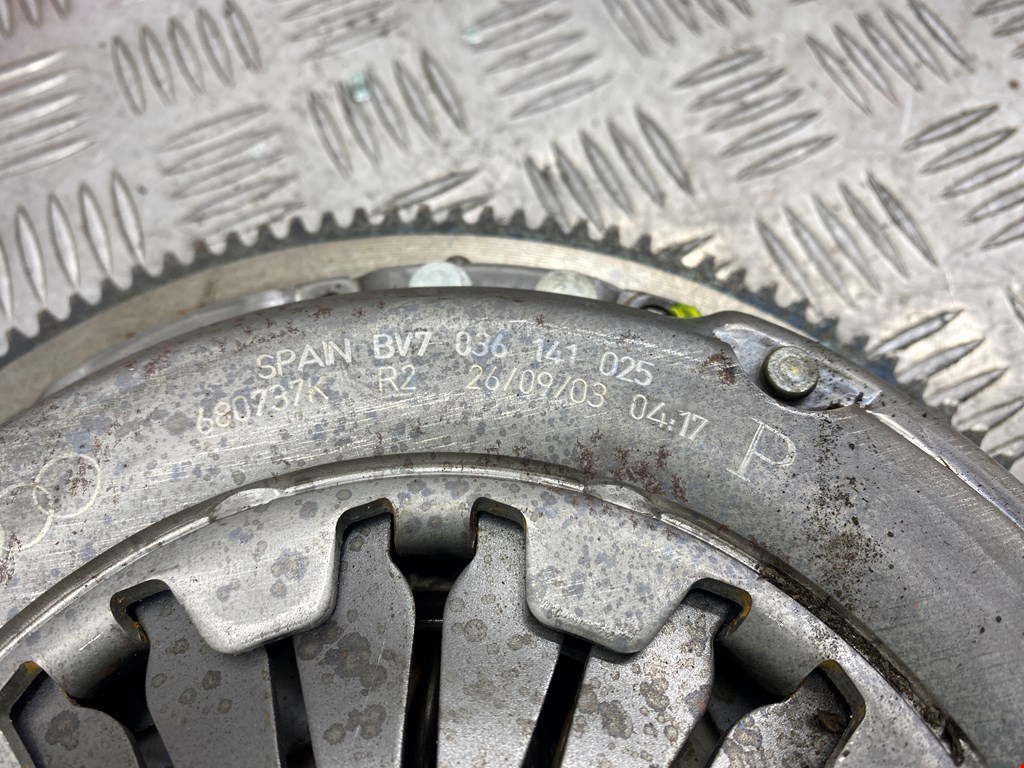 Маховик (демпфер сцепления) SEAT Ibiza 2002-2008