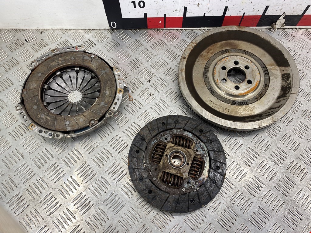 Маховик (демпфер сцепления) SEAT Ibiza 2002-2008