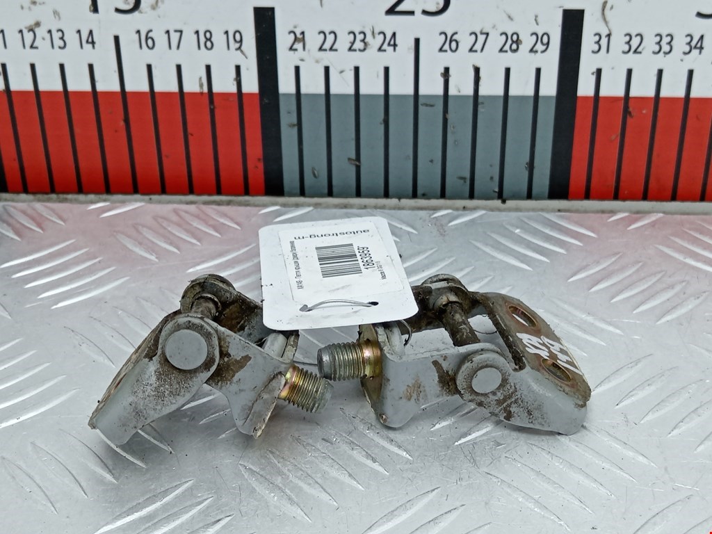 Петля крышки (двери) багажника Mazda 6 GG (2002-2008)