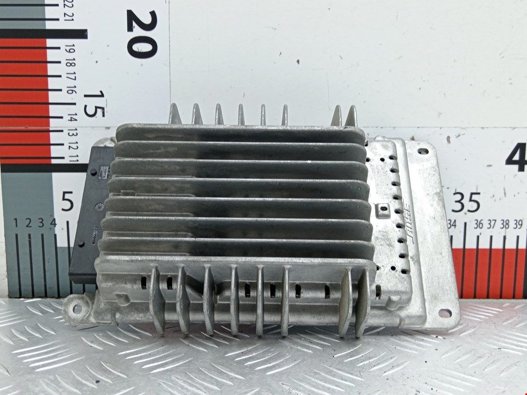 Усилитель акустической системы AUDI A4 B7 2004-2007