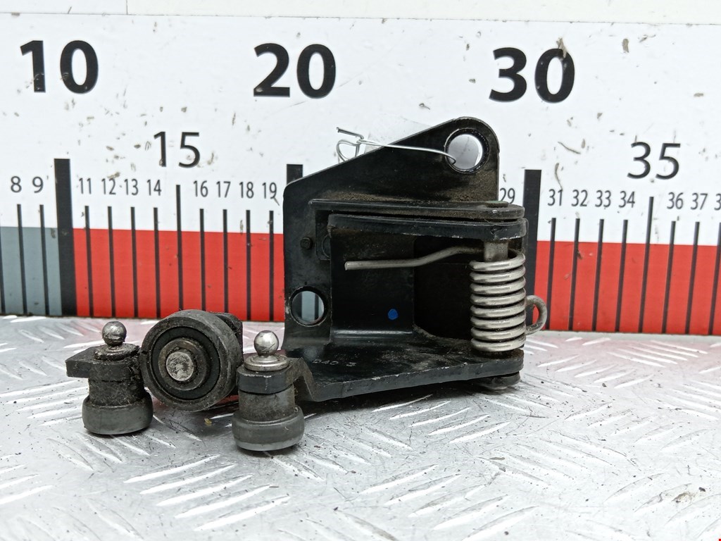 Ролик двери сдвижной (левый/правый средний верхний/нижний) LANCIA Phedra 2002-2010