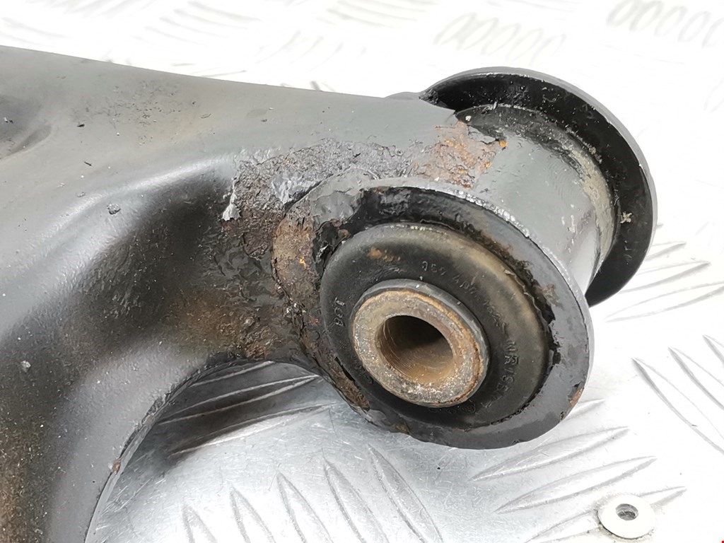 Рычаг передний левый SKODA Rapid 2012-2020