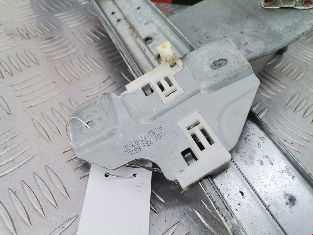 Стеклоподъемник задний левый DACIA Sandero 2008-2012