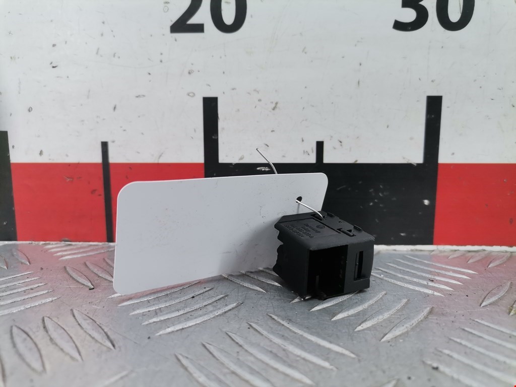 Кнопка стеклоподъемника SKODA Octavia A4 1U- 1997-2010