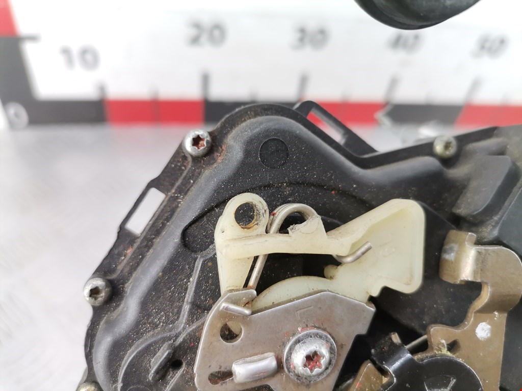 Замок двери задней левой AUDI A6 C5 1997-2004