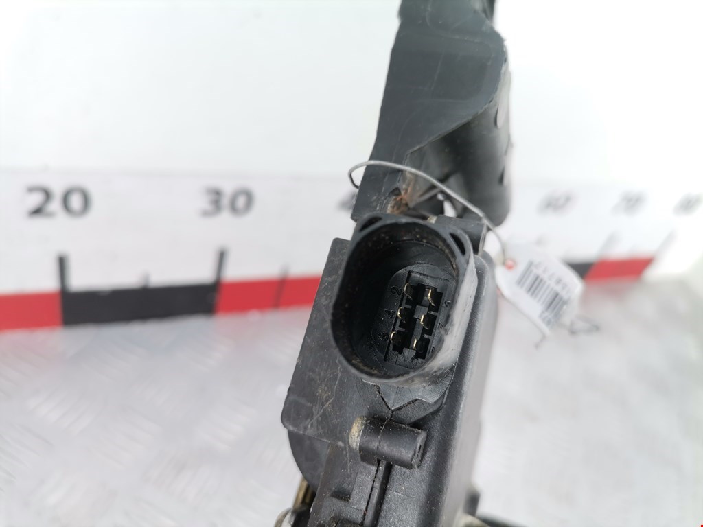 Замок двери задней левой AUDI A6 C5 1997-2004