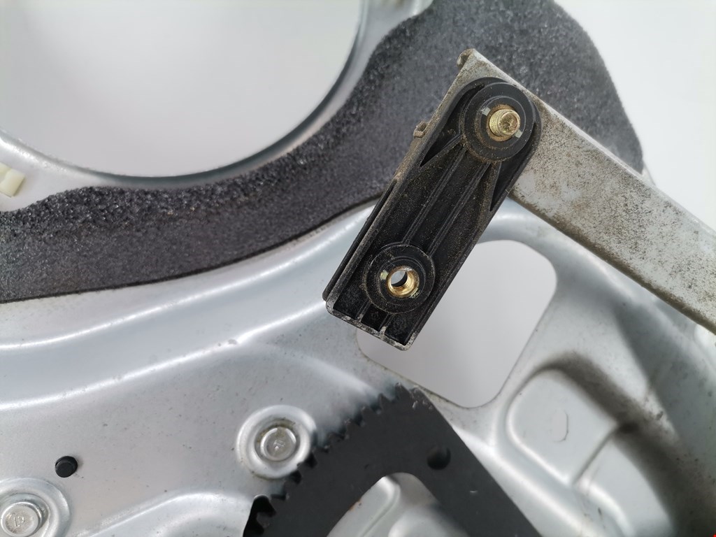 Стеклоподъемник передний правый KIA Sportage II 2004-2010