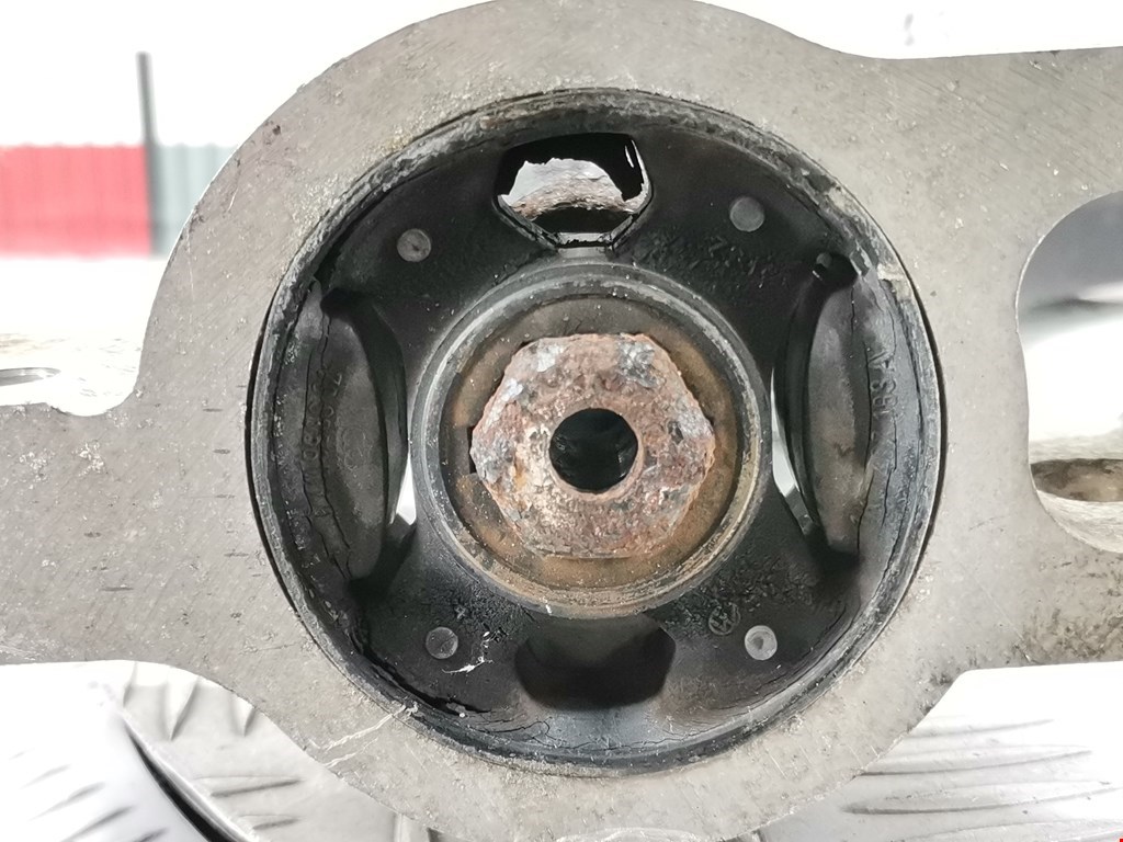 Рычаг передний правый VOLKSWAGEN Caddy III 2004-2015