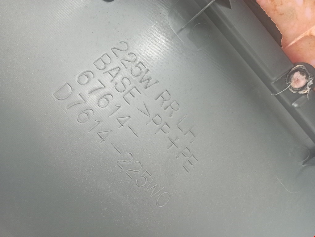 Обшивка двери задняя левая TOYOTA Corolla E120 2001-2006