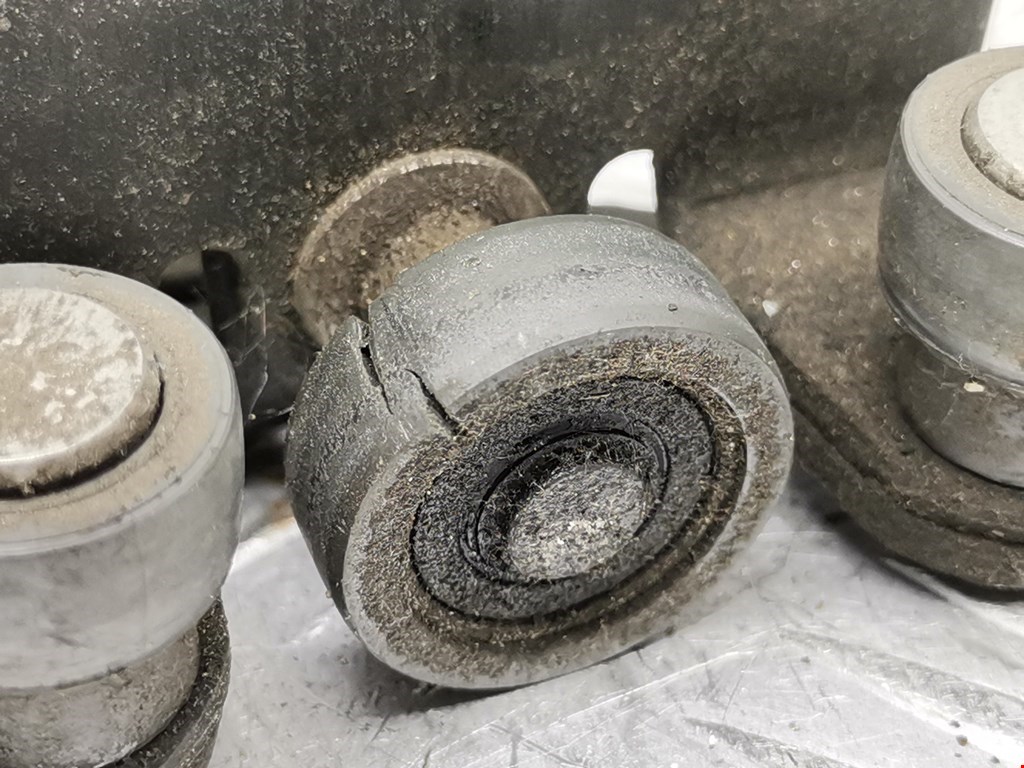 Ролик двери сдвижной (левый/правый средний верхний/нижний) RENAULT Kangoo 1997-2008