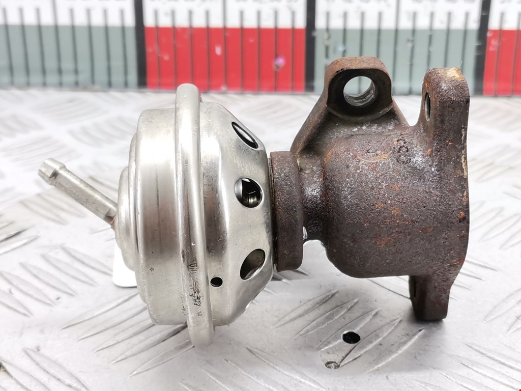 Клапан ЕГР EGR Audi 80 B4 (1991-1996)