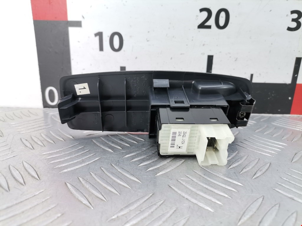 Кнопка стеклоподъемника RENAULT Koleos HY 2008-2016