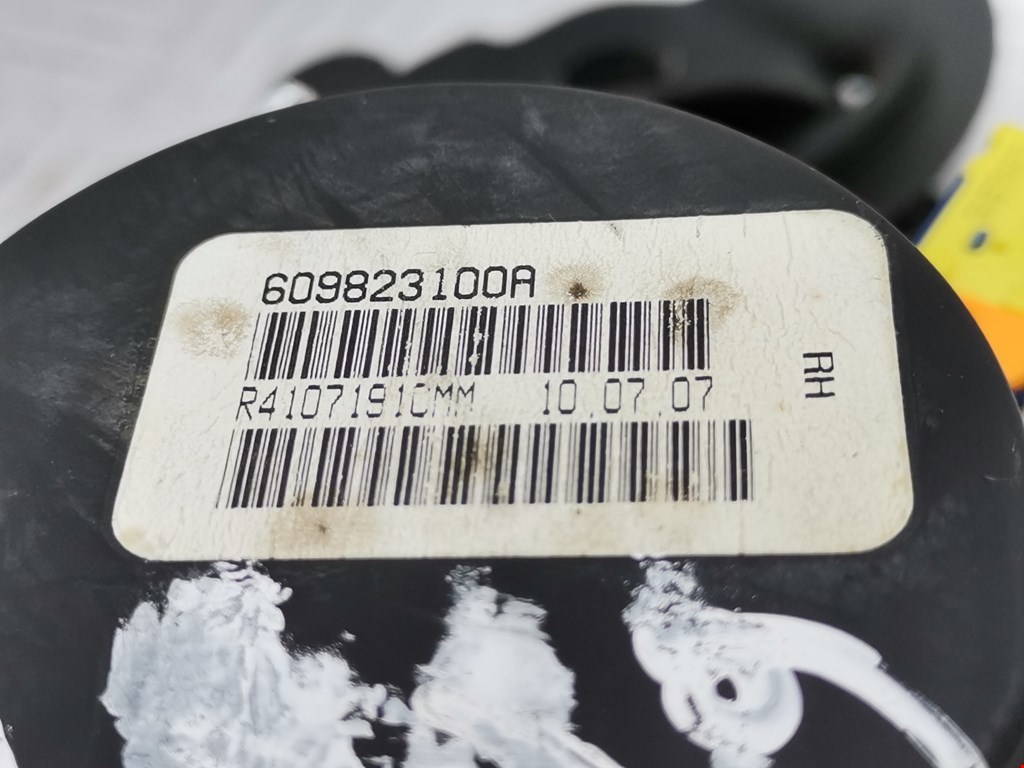 Ремень безопасности передний правый VOLKSWAGEN Golf V 2003-2009