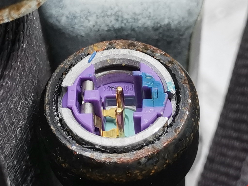 Ремень безопасности передний правый VOLKSWAGEN Golf V 2003-2009