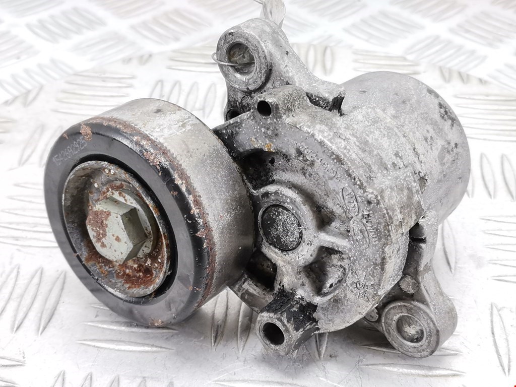 Натяжитель ремня генератора (приводного поликлинового ремня Hyundai i40 (VF) (2011-2019)