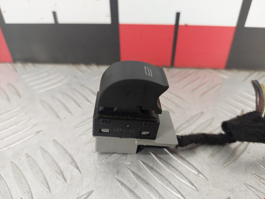 Кнопка стеклоподъемника AUDI A6 C5 1997-2004